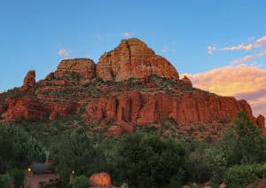 Гора на фоне голубого неба